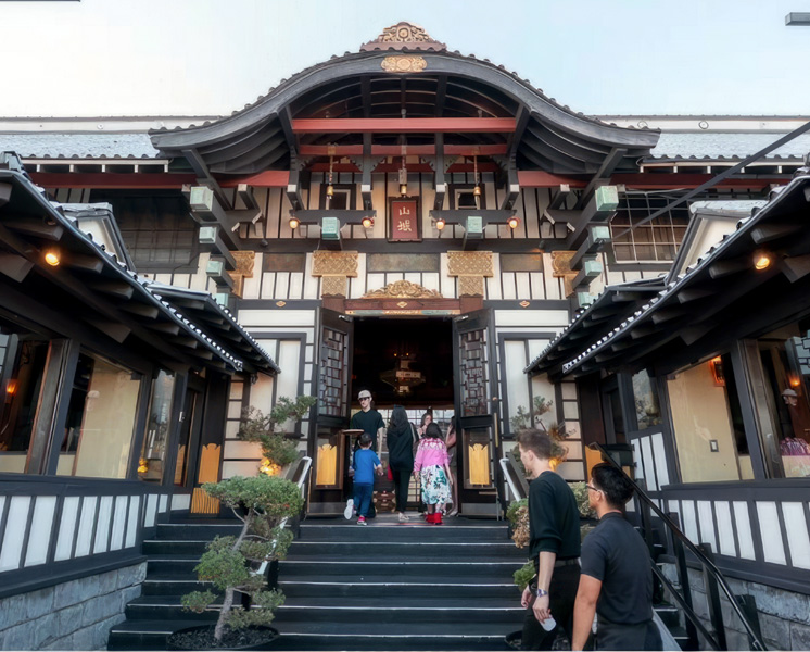 Experience the appeal of restaurants ...